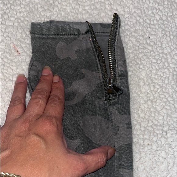 Assorted Jeans Collection - Picture 12 of 15